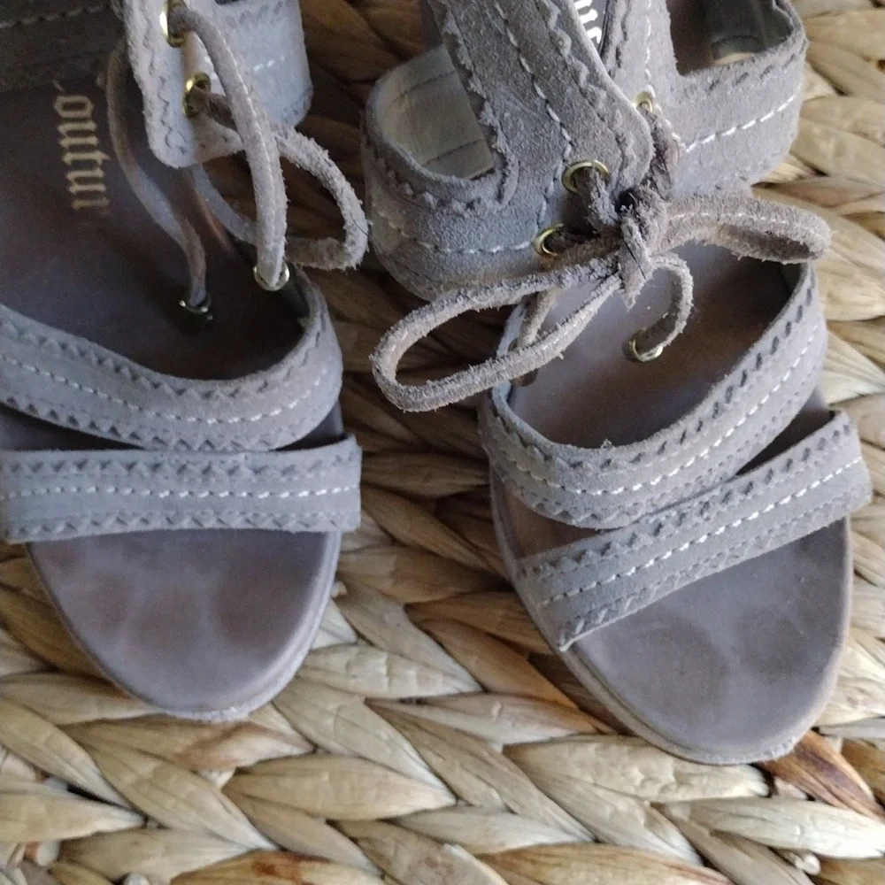 Juicy Couture suede taupe platform sandals 6